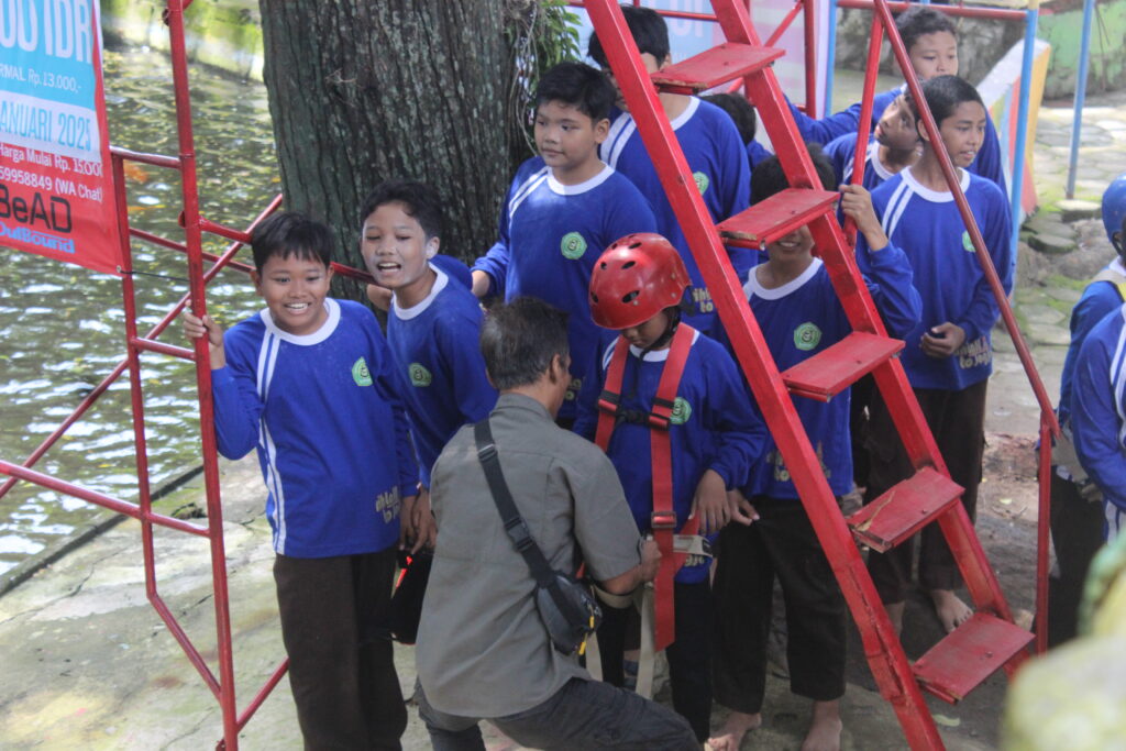 kegiatan kelompok outbound Trenggalek untuk liburan aktif